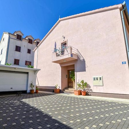 1 Bedroom Nice Apartment In ザダル エクステリア 写真