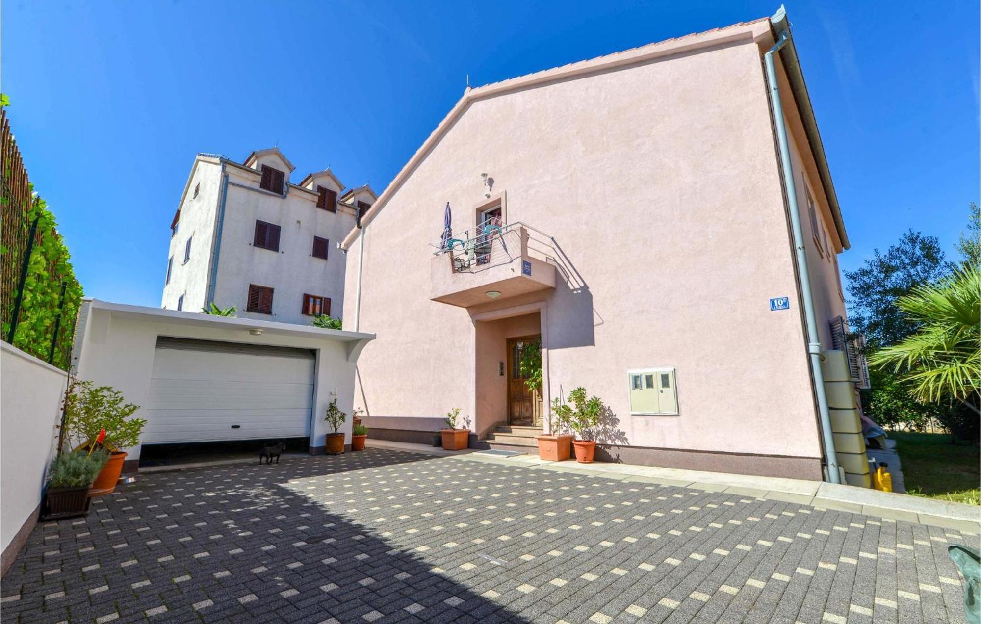 1 Bedroom Nice Apartment In ザダル エクステリア 写真