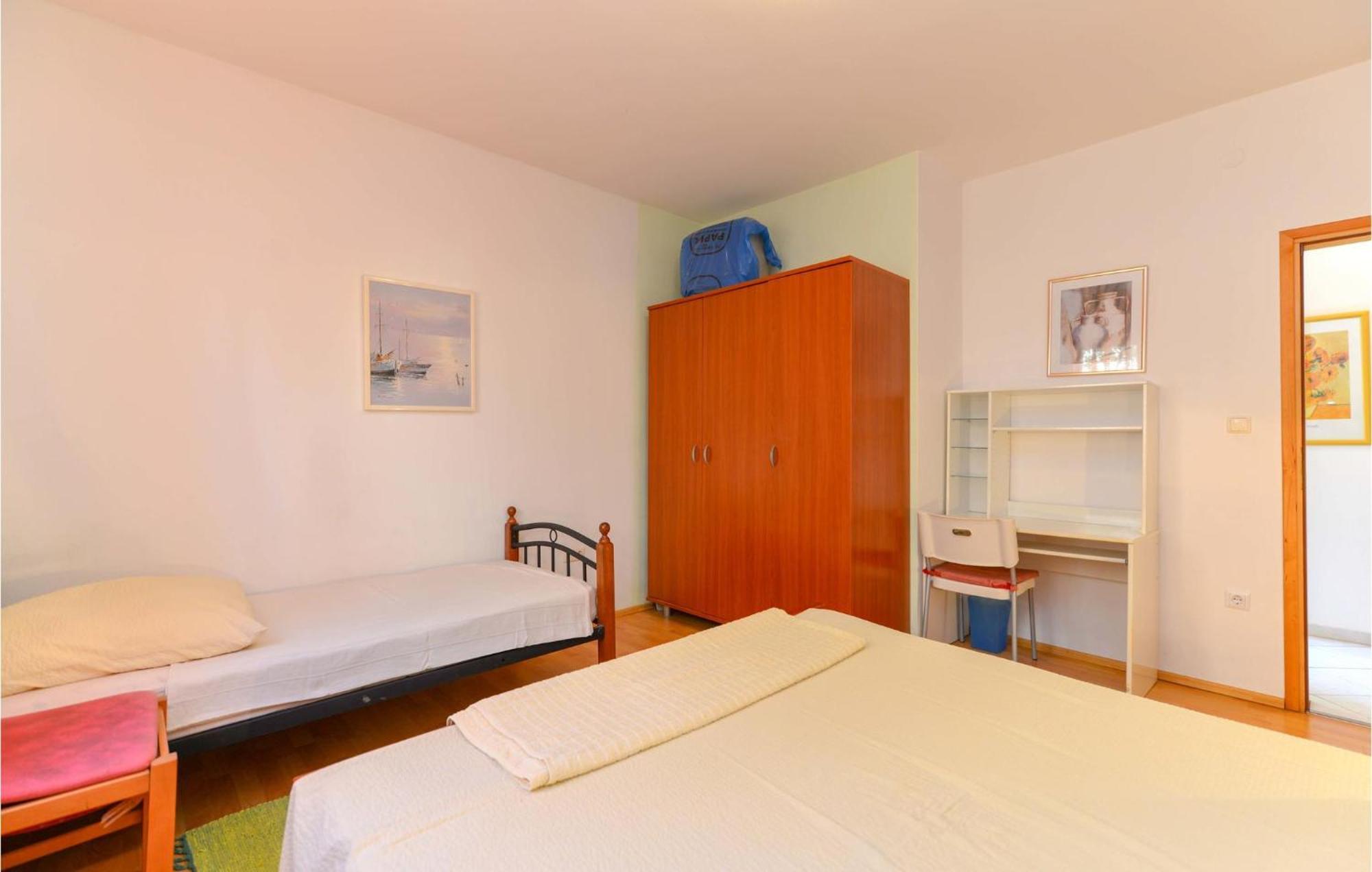 1 Bedroom Nice Apartment In ザダル エクステリア 写真