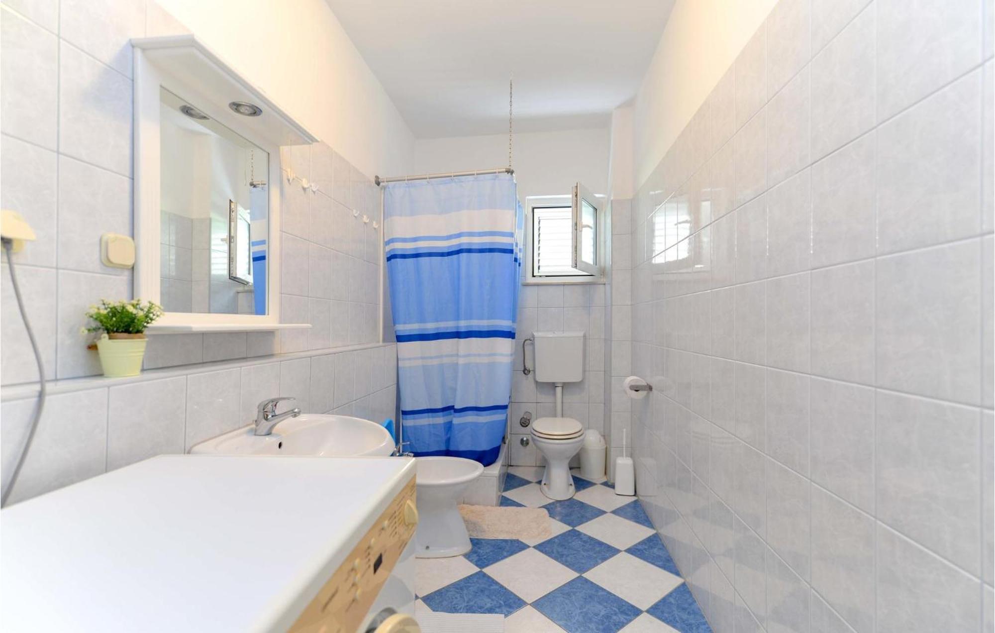 1 Bedroom Nice Apartment In ザダル エクステリア 写真
