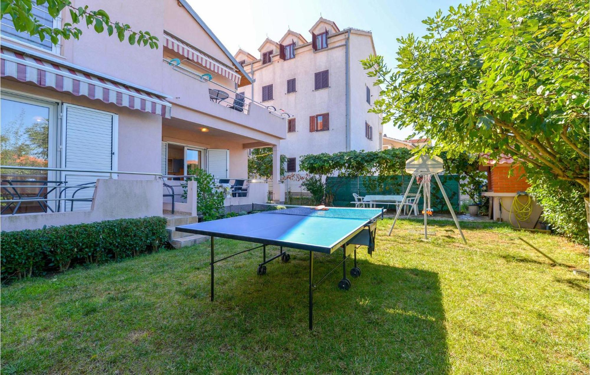 1 Bedroom Nice Apartment In ザダル エクステリア 写真